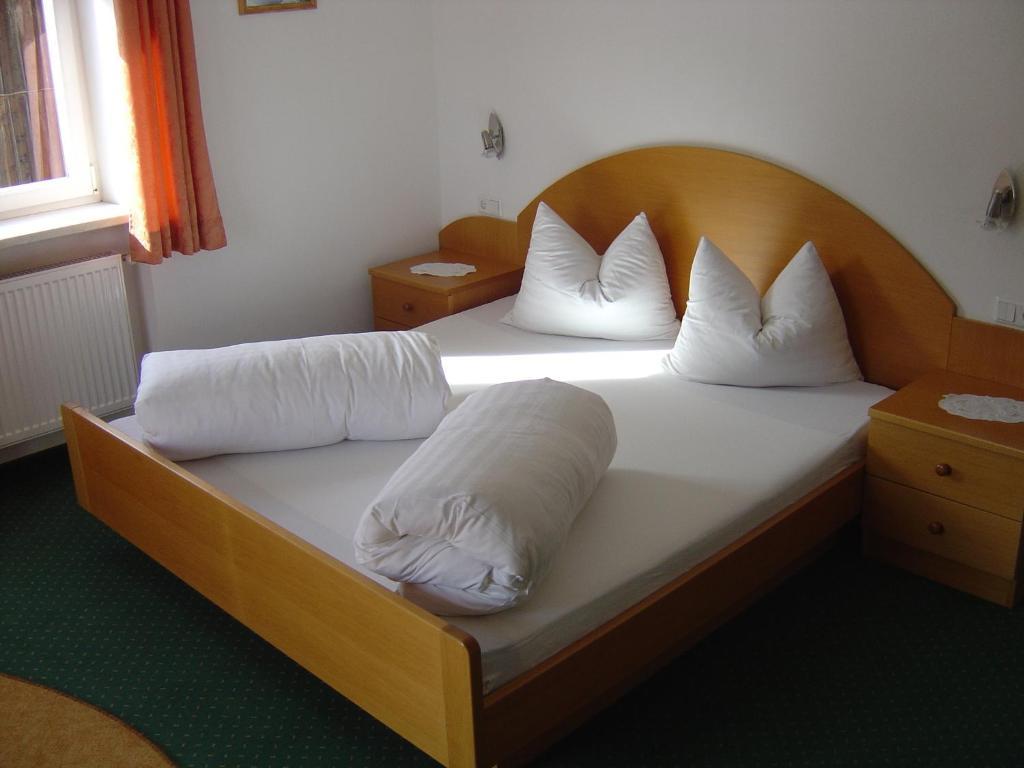 Pension Villa Claudia Augusta Резия Стая снимка