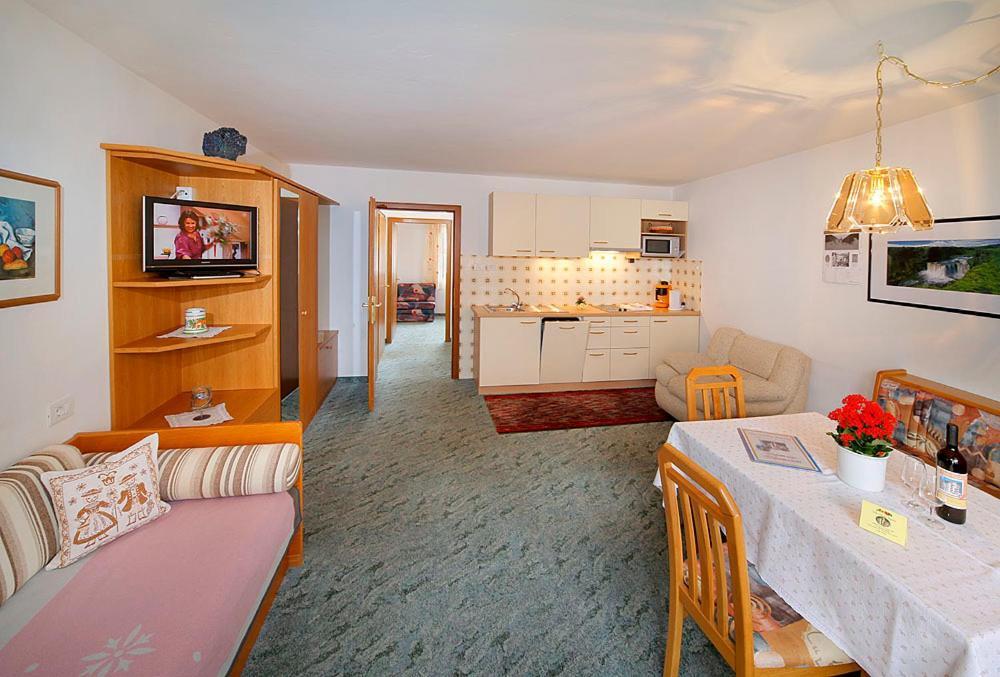 Pension Villa Claudia Augusta Резия Стая снимка