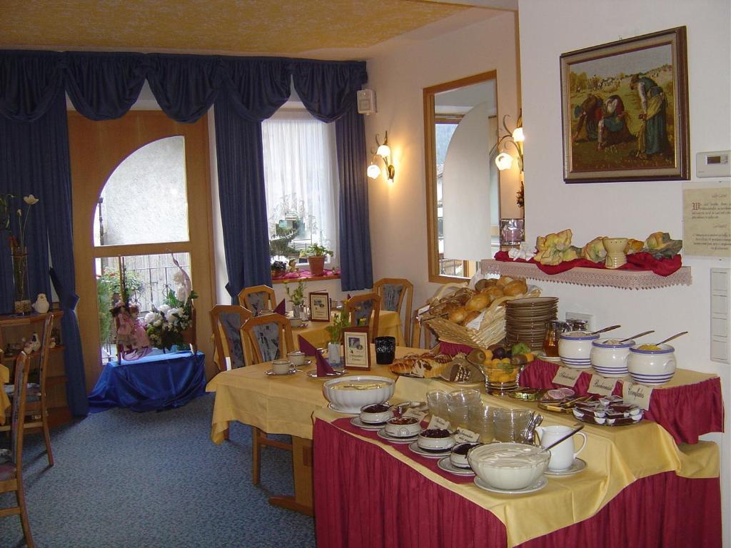Pension Villa Claudia Augusta Резия Стая снимка